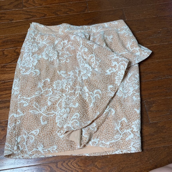 Skies Are Blue Dresses & Skirts - Skies are Blue Cream and Lace Bodycon Peplum Skirt
